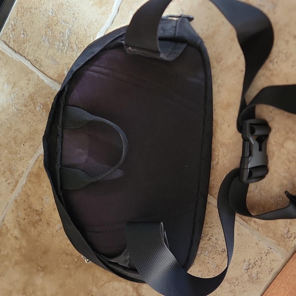 The North Face black womans belt bag - Picture 5 of 10